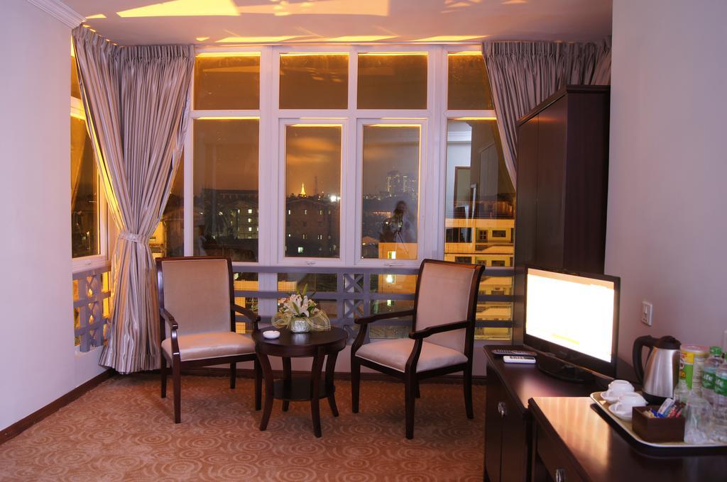 יאנגון Green Leaf Hotel מראה חיצוני תמונה