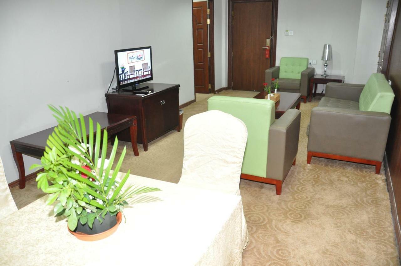 יאנגון Green Leaf Hotel מראה חיצוני תמונה