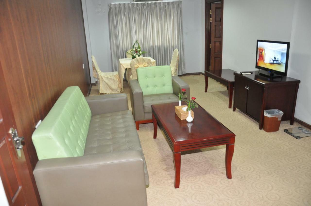 יאנגון Green Leaf Hotel מראה חיצוני תמונה